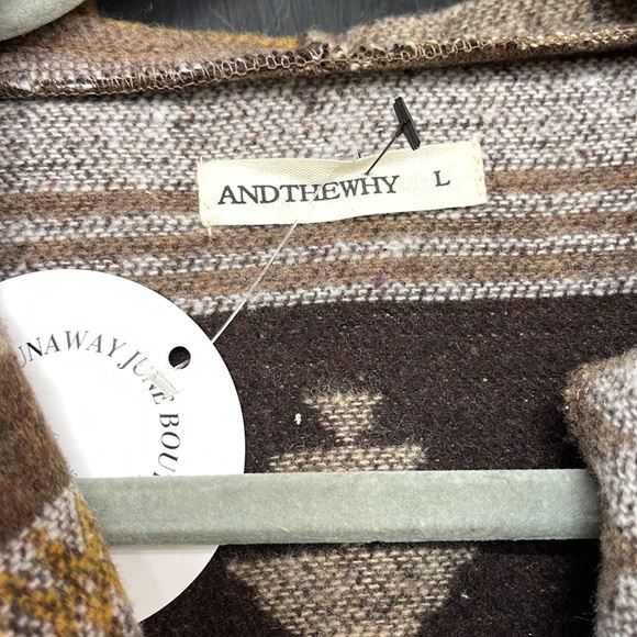 Hooded pullover! - Picture 5 of 10